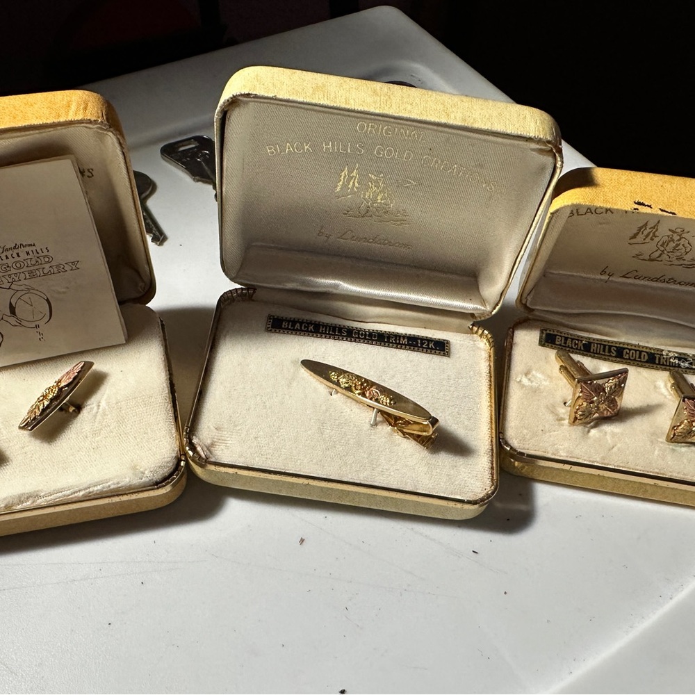 Cuff Links Set Original Lundstrom Black Hills Gold Cuff Links and Tie tack